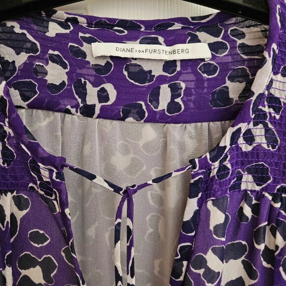 💜Diane von Furstenberg “Jana” Blouse – Sheer Perfection with Silk Lining - Picture 2 of 11